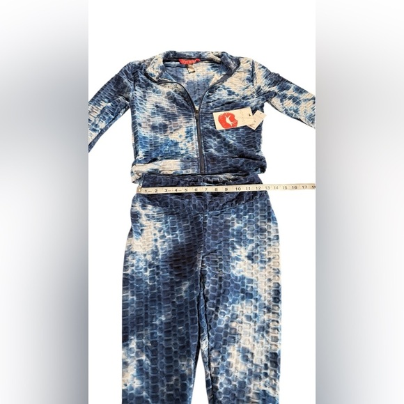 Hot Kiss tie-dyed Blue and White Textured 2 piece set NWT. Size medium - Picture 2 of 7